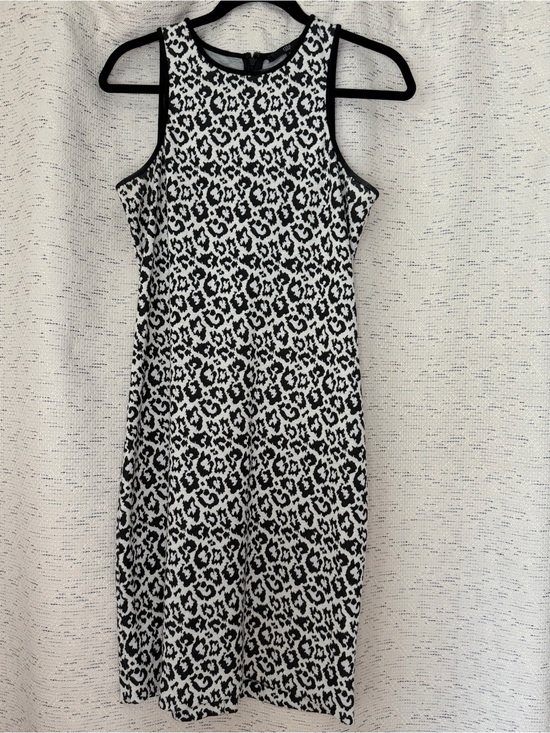 TiBi Dresses & Skirts - Tibi Sleeveless Black and White Snow Leopard Knit Sheath Print Dress